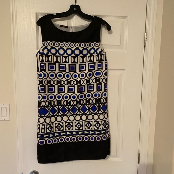 Chic Dress with Blue Pattern - Picture 3 of 4